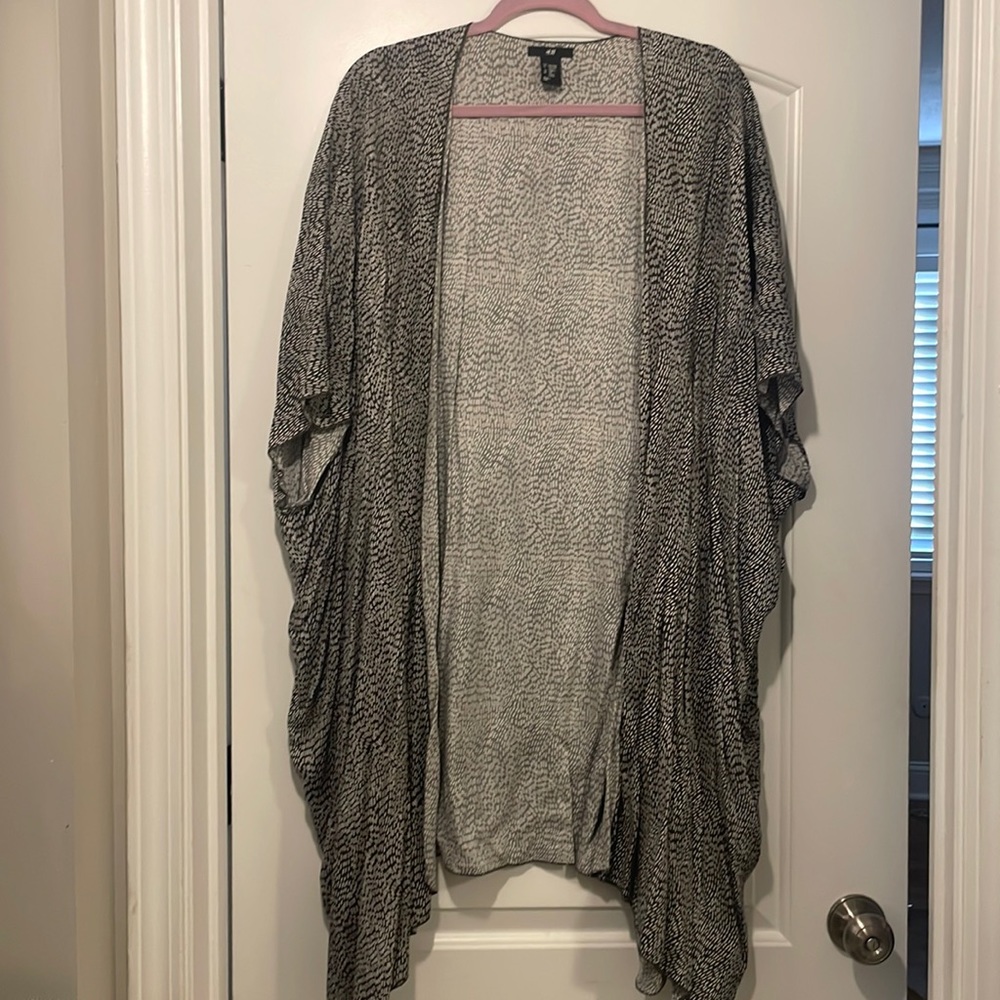 Navy and white patterned kimono!